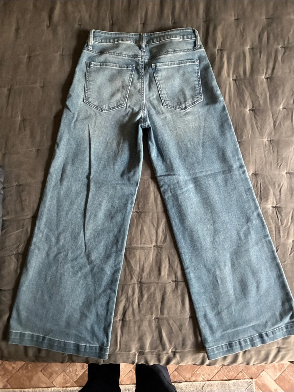 Kut from the Kloth Light Blue Wide-Leg Jeans with Front Patch Pockets